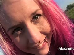 Rothaariges freches Girl im Freien gefickt